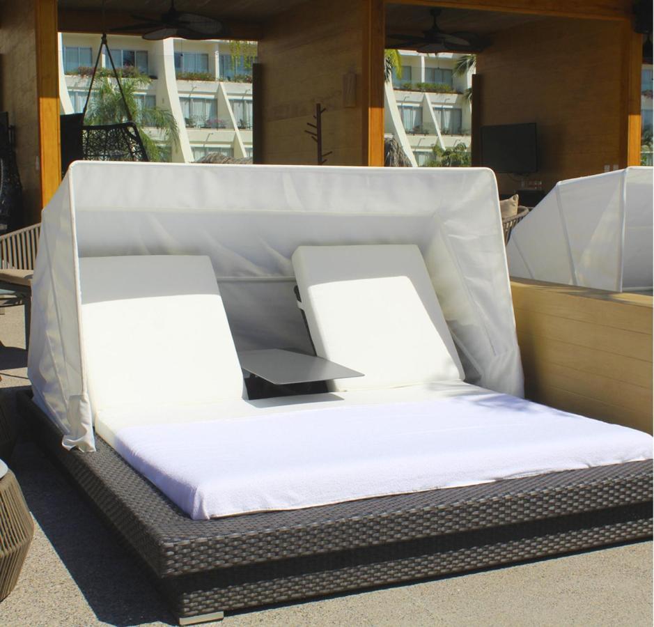 Honeymoon Suite