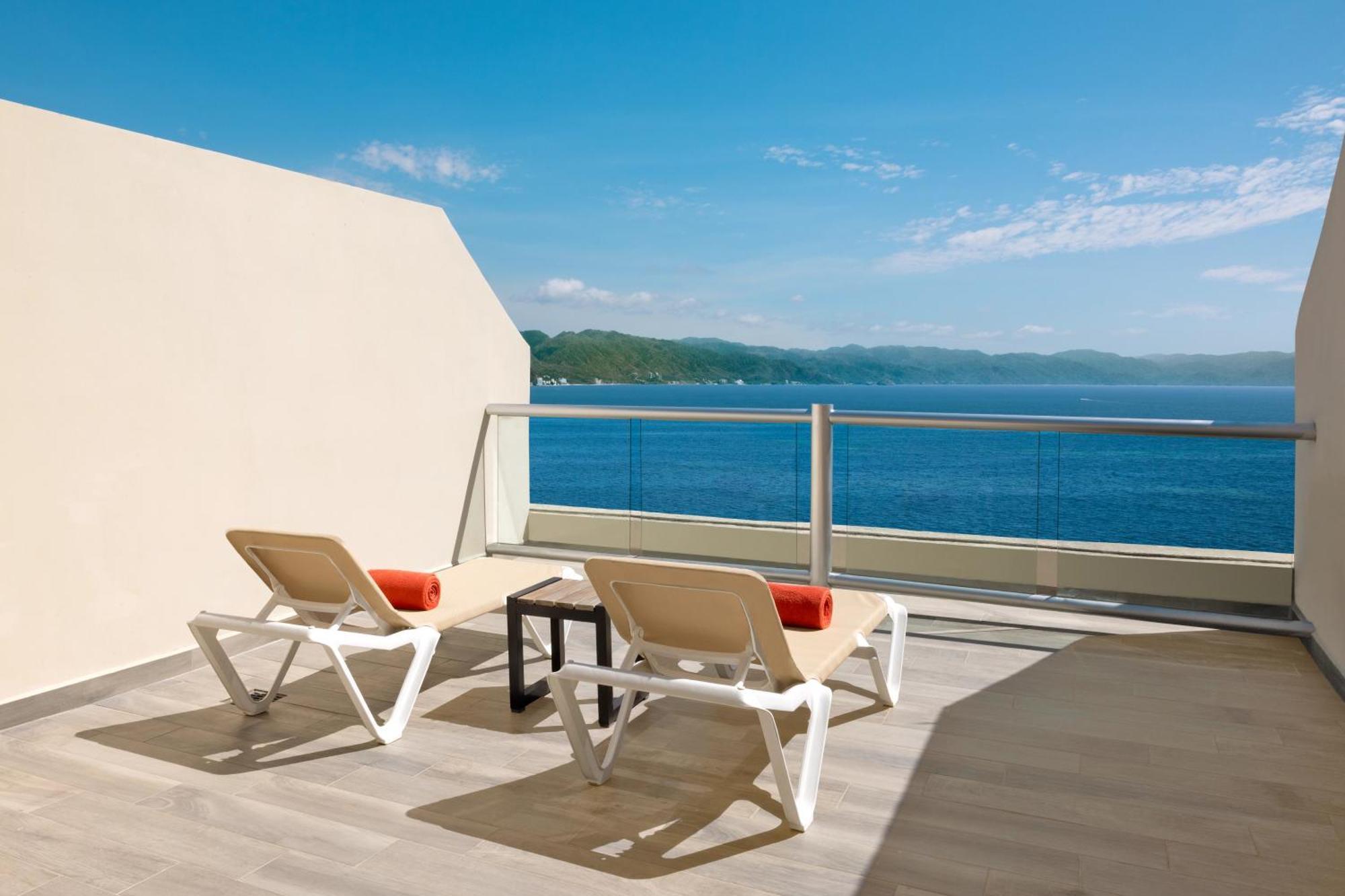 Sun Club Romantic Ocean Front Terrace