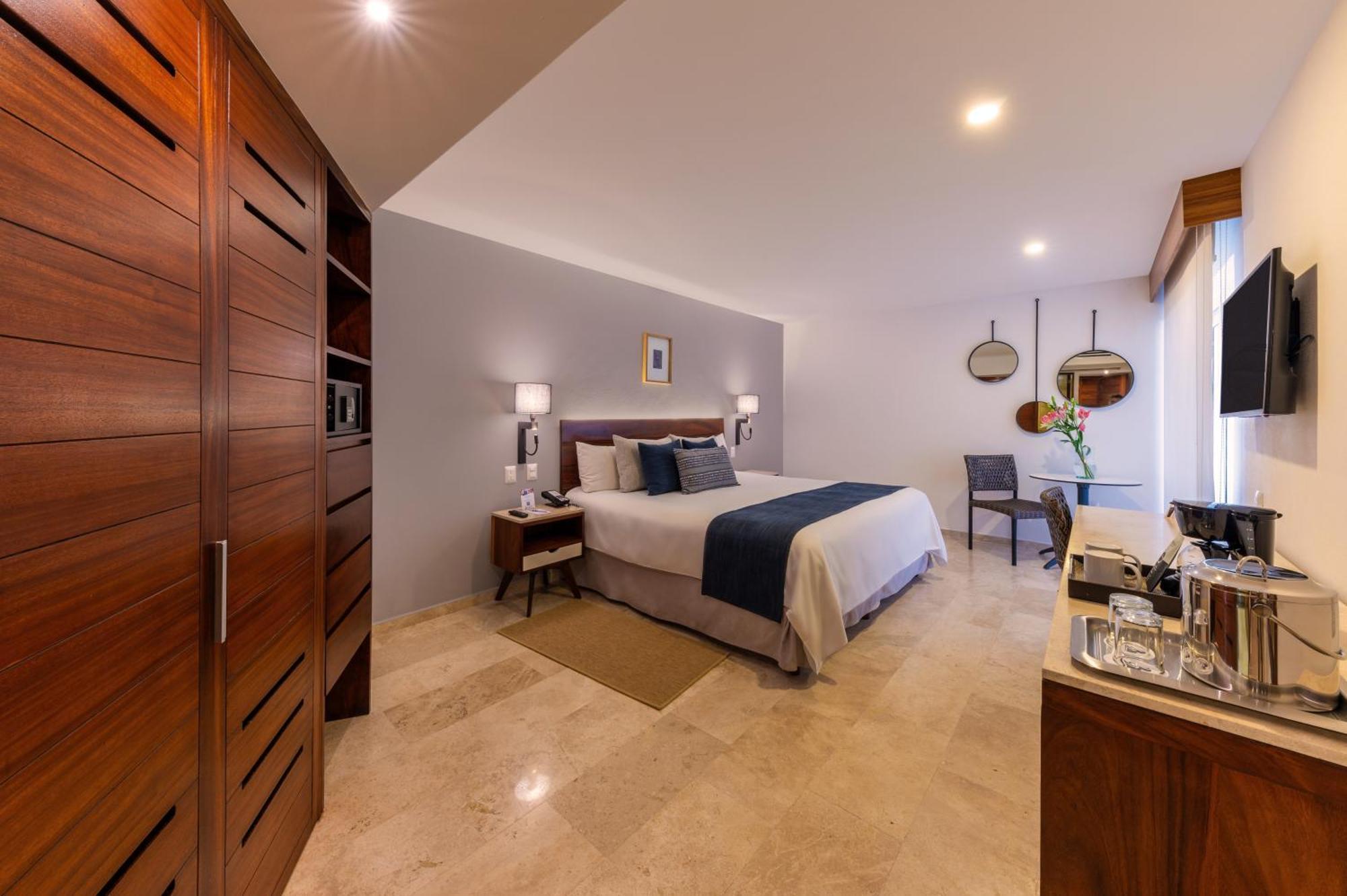 Deluxe King Room,1611066977:JPEG