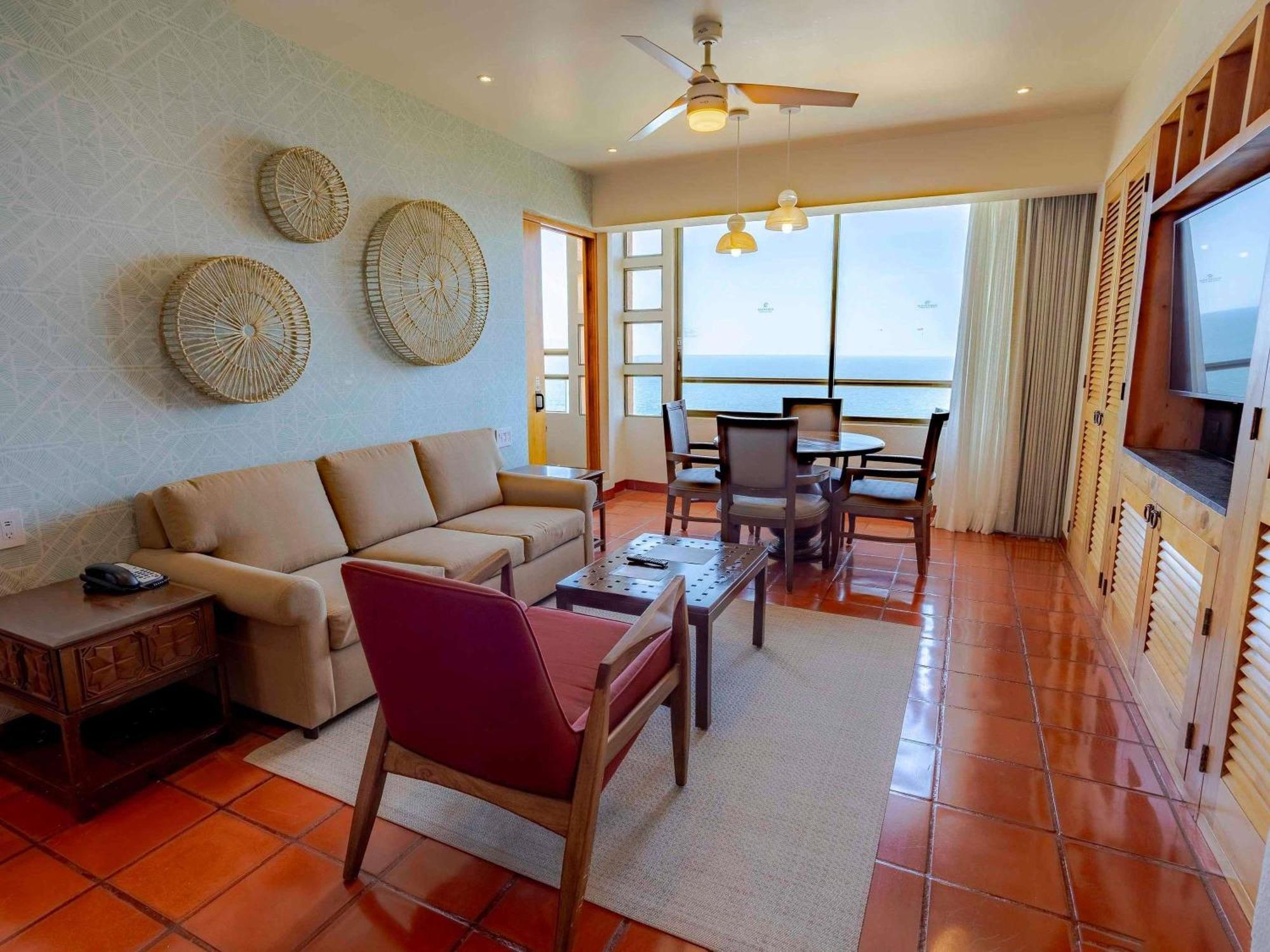 One-Bedroom King Suite Jacuzzi Terrace Oceanfront View