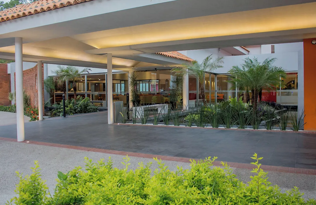 Plaza Pelicanos Club Beach Resort All Inclusive-1